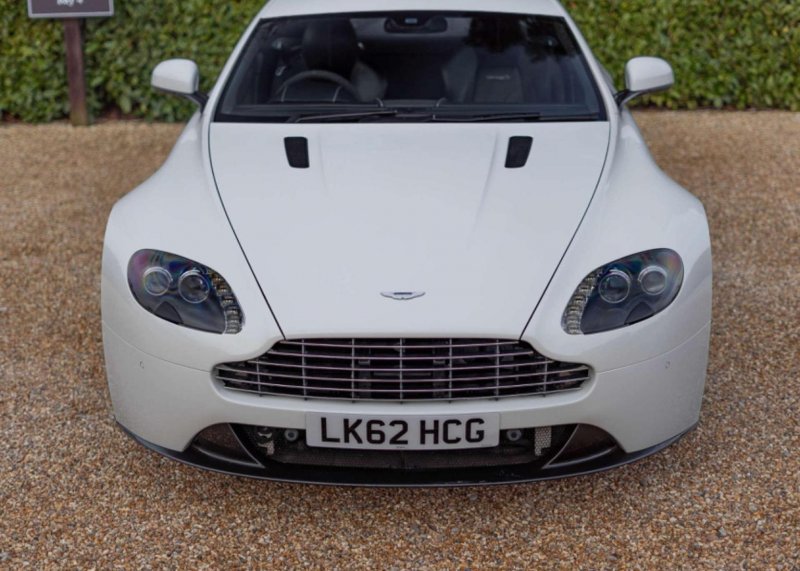 ASTON MARTIN VANTAGE