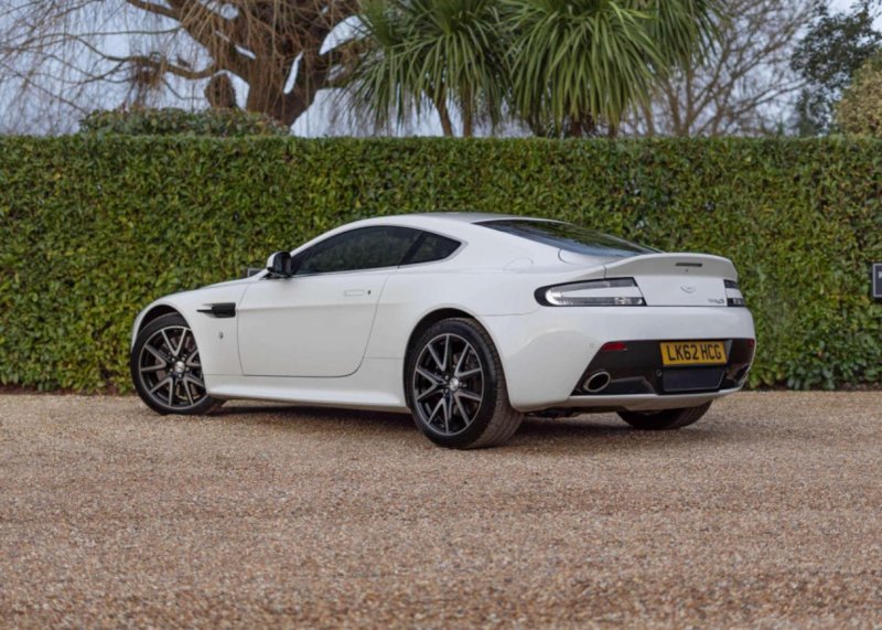 ASTON MARTIN VANTAGE